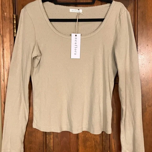 Neuflora Covington top in sage - Picture 5 of 9